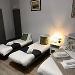 Wolf\'S Pub & Guest House