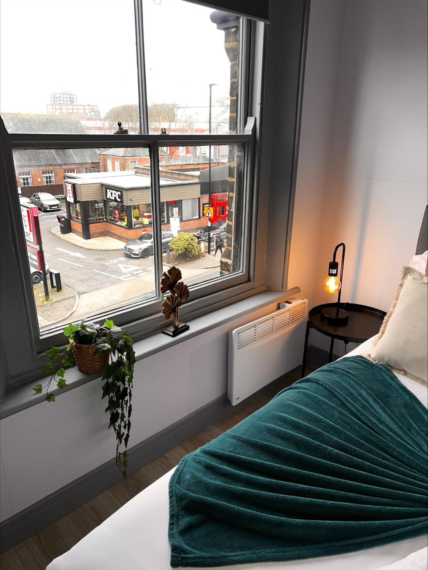 Wolf's Pub & Guest house London