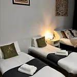 Wolf\'S Pub & Guest House